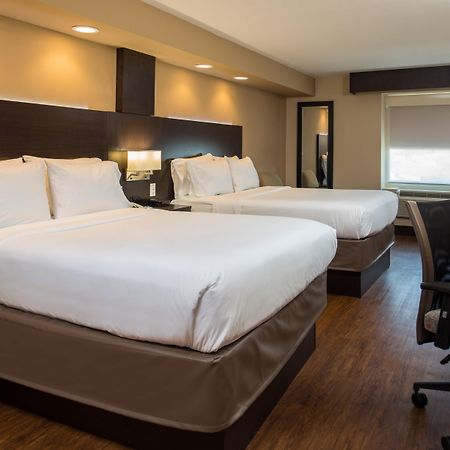 Holiday Inn Express & Suites San Antonio Medical - Six Flags By Ihg Exterior foto
