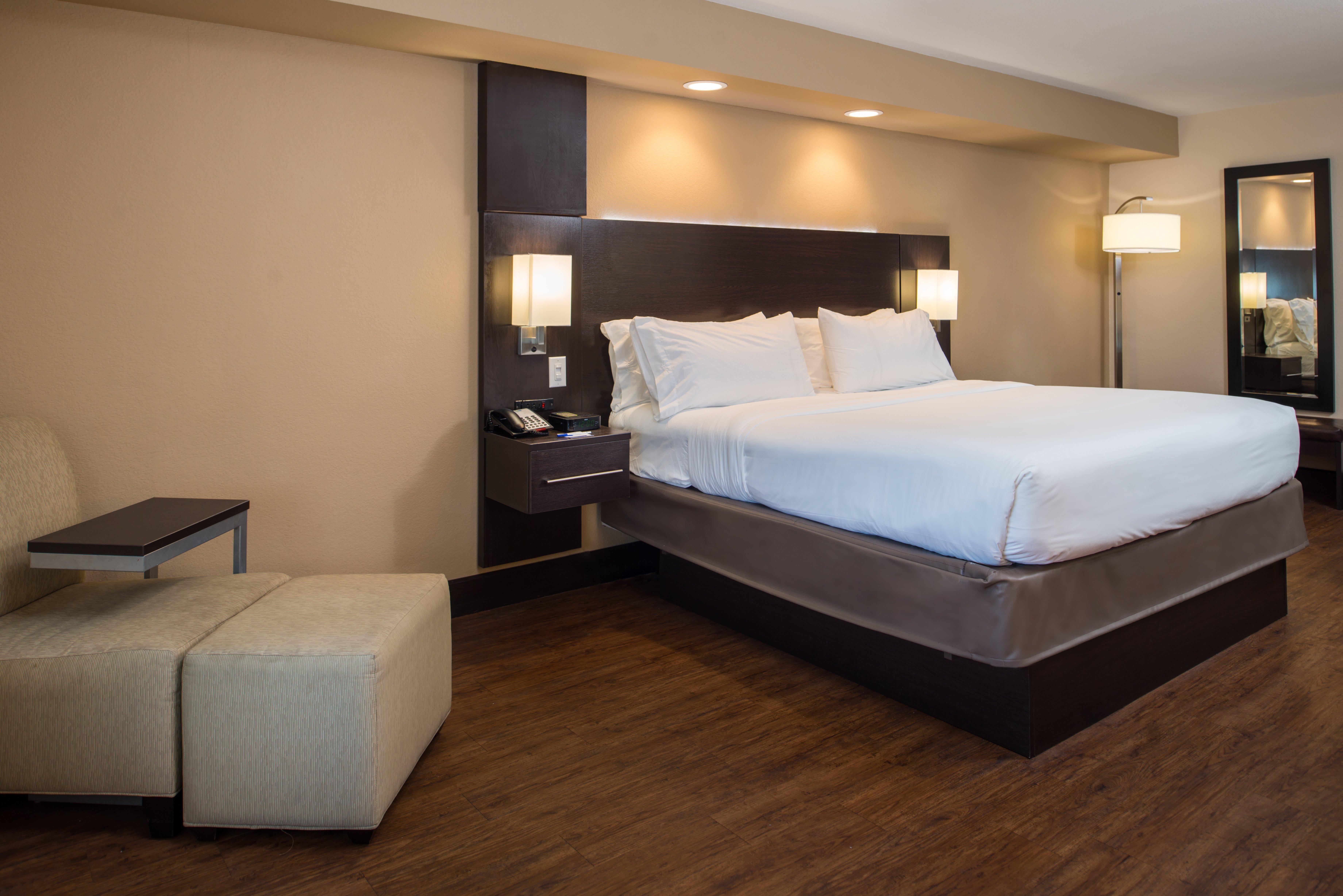 Holiday Inn Express & Suites San Antonio Medical - Six Flags By Ihg Exterior foto